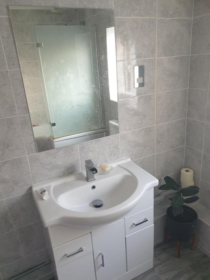 Harry Potter Theme Double Room In Shared House 沃特福德 外观 照片