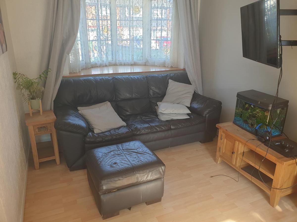 Harry Potter Theme Double Room In Shared House 沃特福德 外观 照片